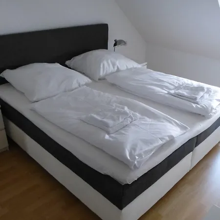Zum Loewen Hotell 2*