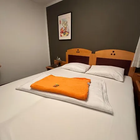 Zum Loewen Hotell