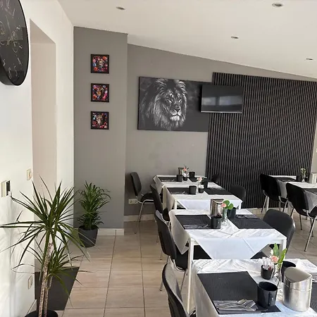 Zum Loewen Hotel 2*