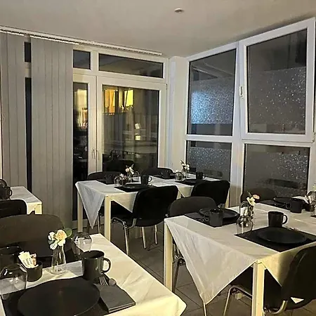 Zum Loewen Hotel 2*