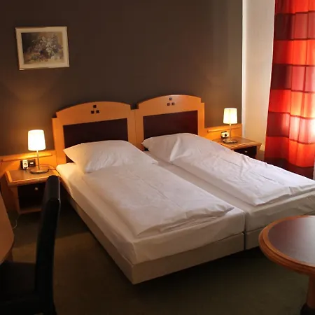 Zum Loewen Hotel 2*